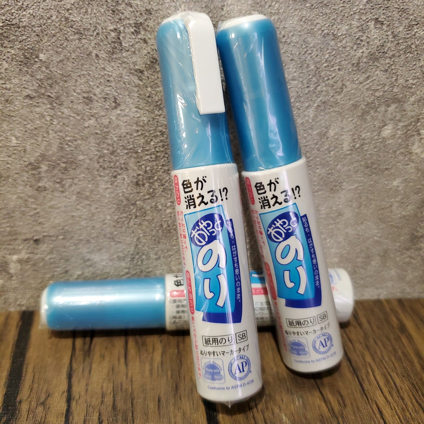 Kuretake Blue Glue Made in Japan【Turns transparent after drying】