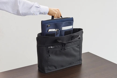 LIHIT LAB. Flap Pouch 可反式平板電腦袋 (M size)